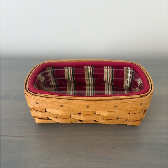 Longaberger 2004 Small Basket With Lining And Plastic Insert 7.5 X 5 X 2.5 Inch - Picture 2 of 12
